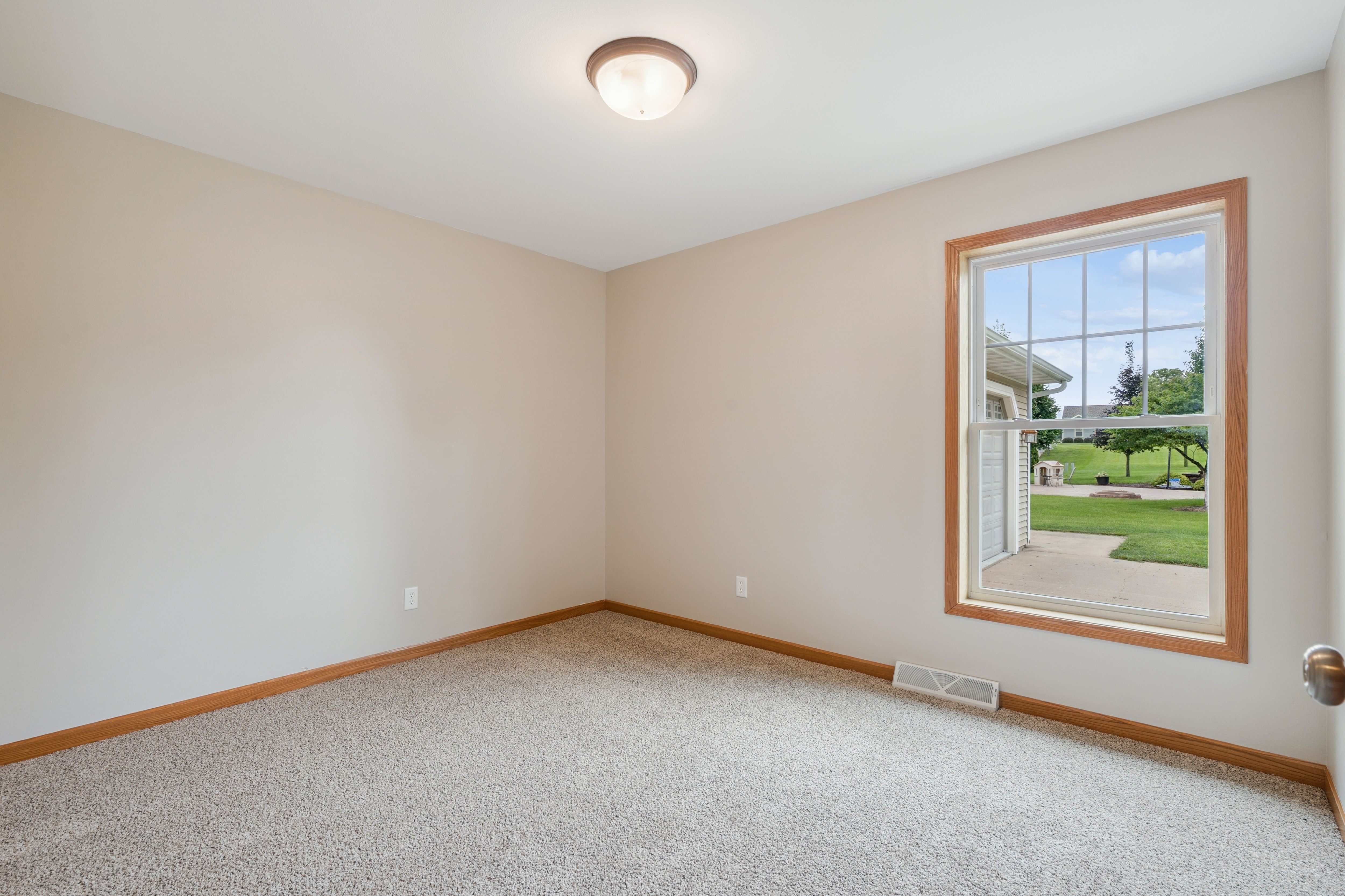 Listing Photo: 20-155 780 Country Club Ct
